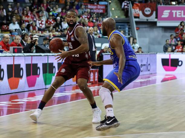 病让他频频 病让他频频